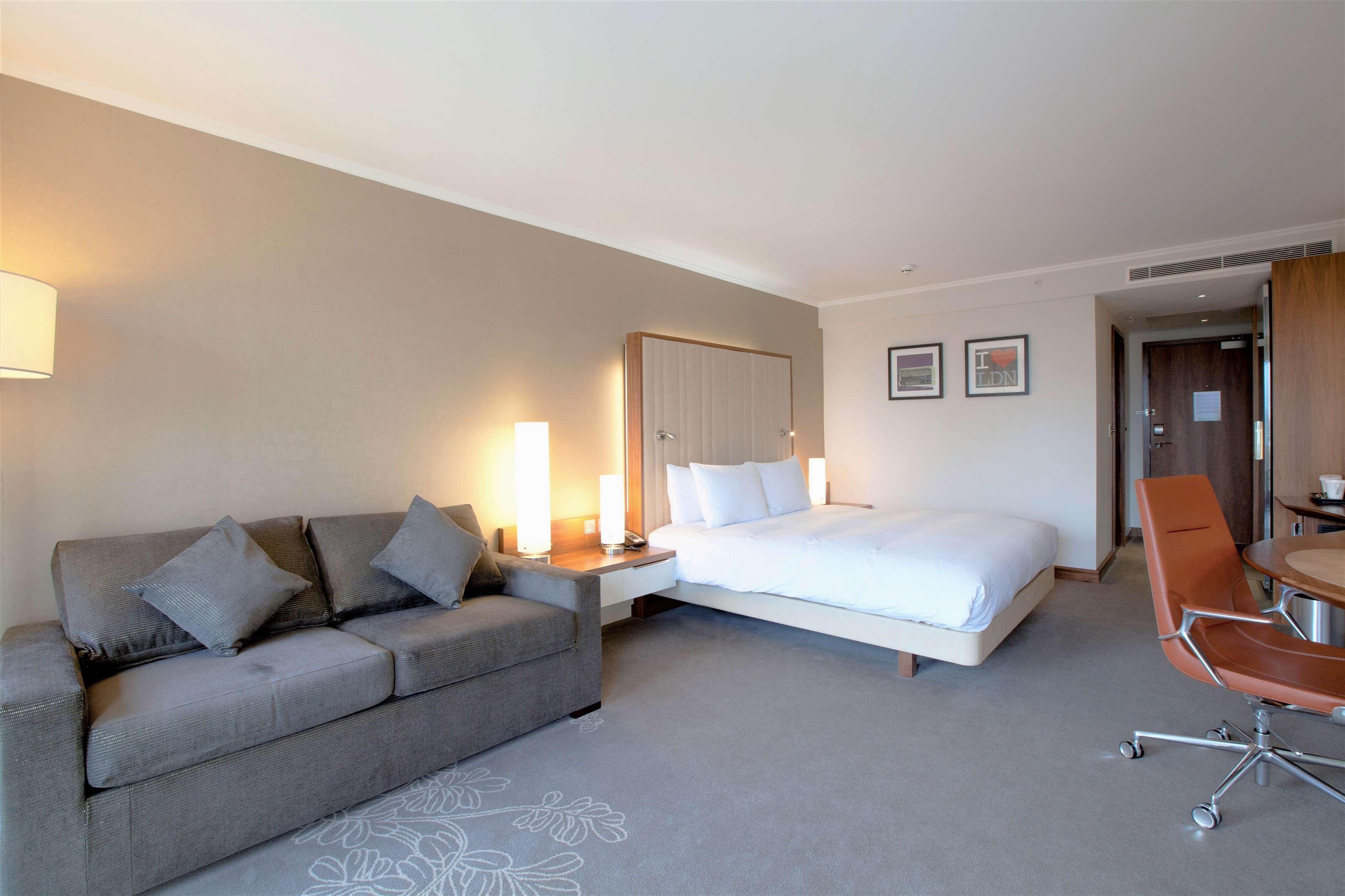 Hilton London Heathrow Airport Terminal 5 Hotel Hillingdon Exterior foto