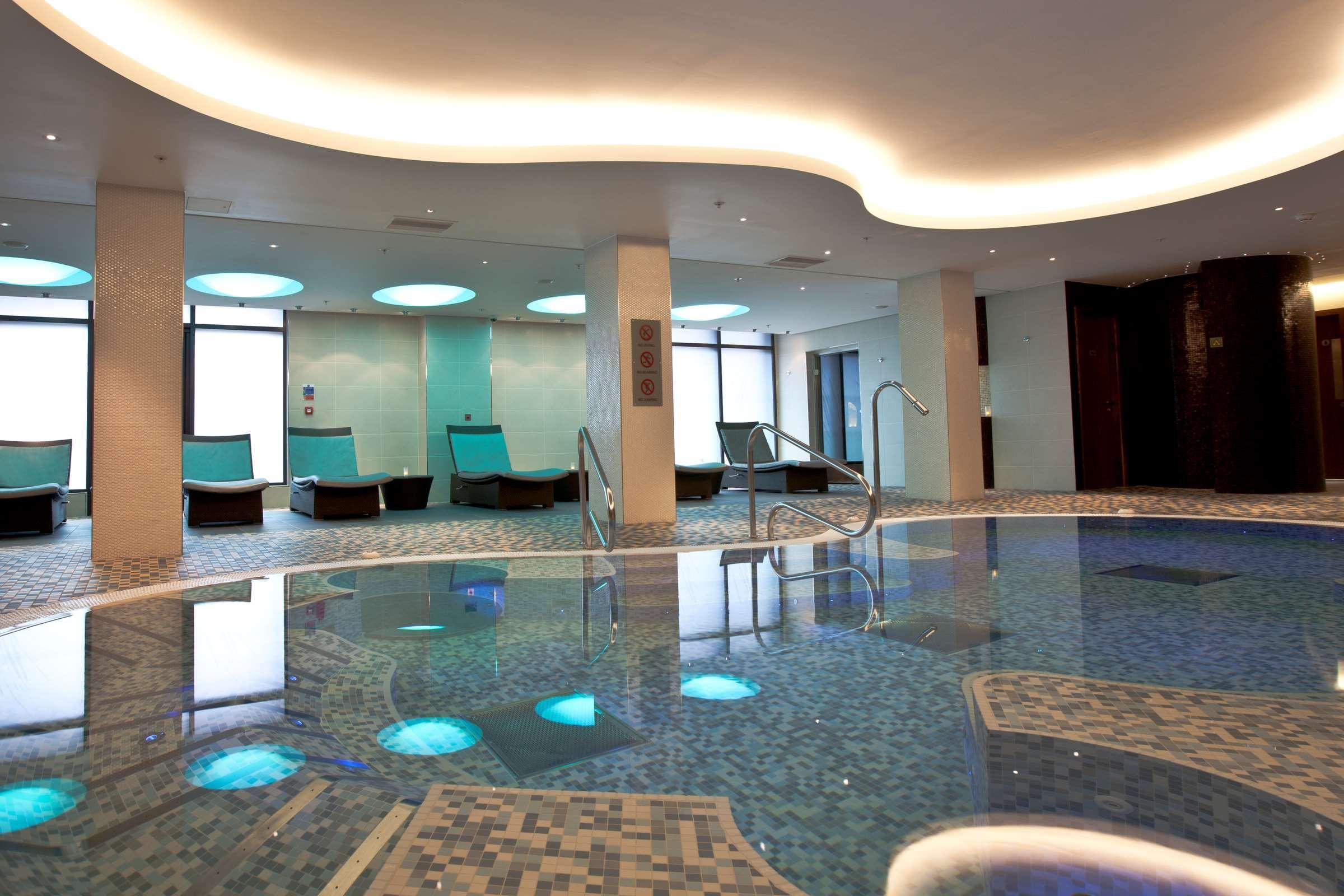 Hilton London Heathrow Airport Terminal 5 Hotel Hillingdon Exterior foto