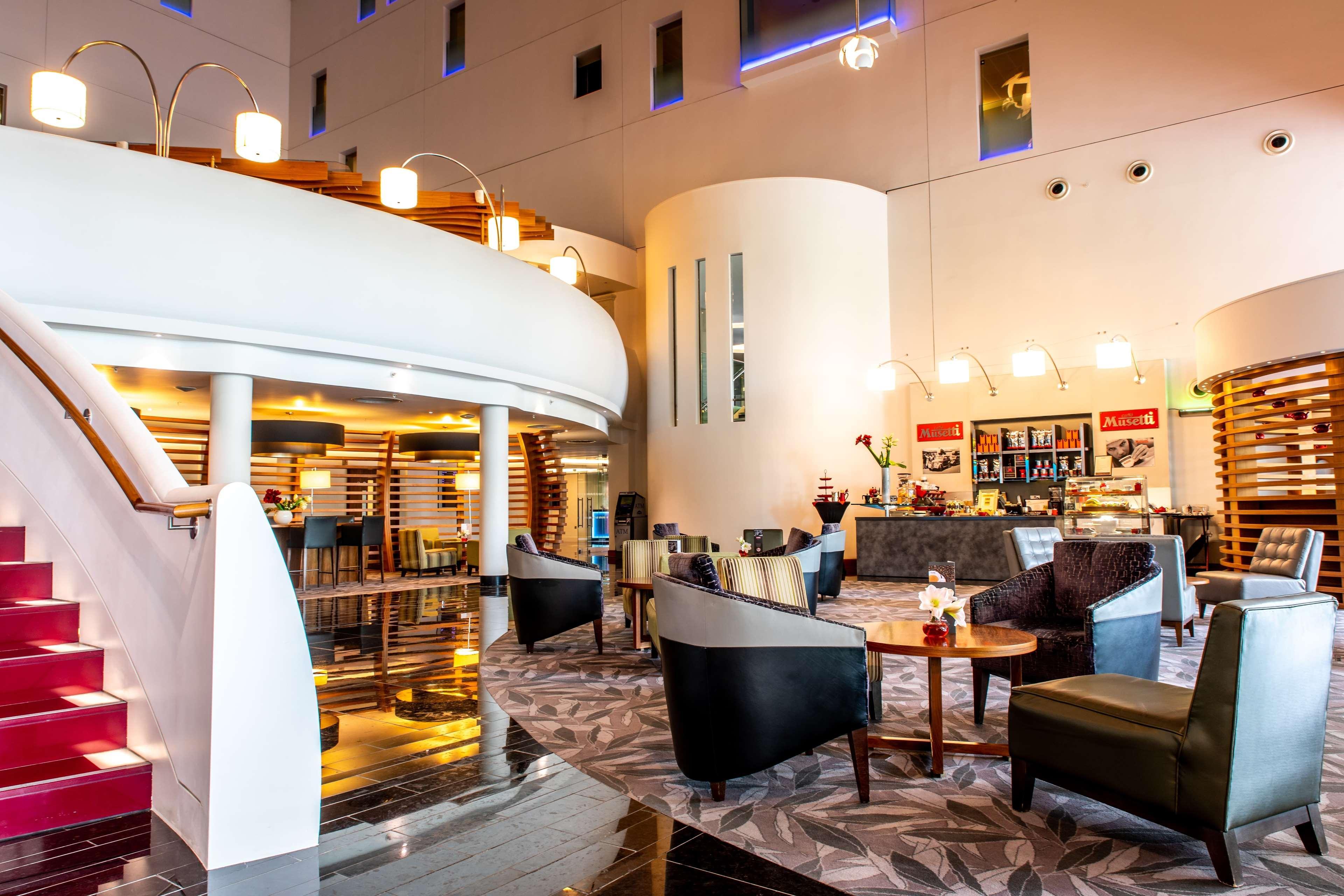 Hilton London Heathrow Airport Terminal 5 Hotel Hillingdon Exterior foto