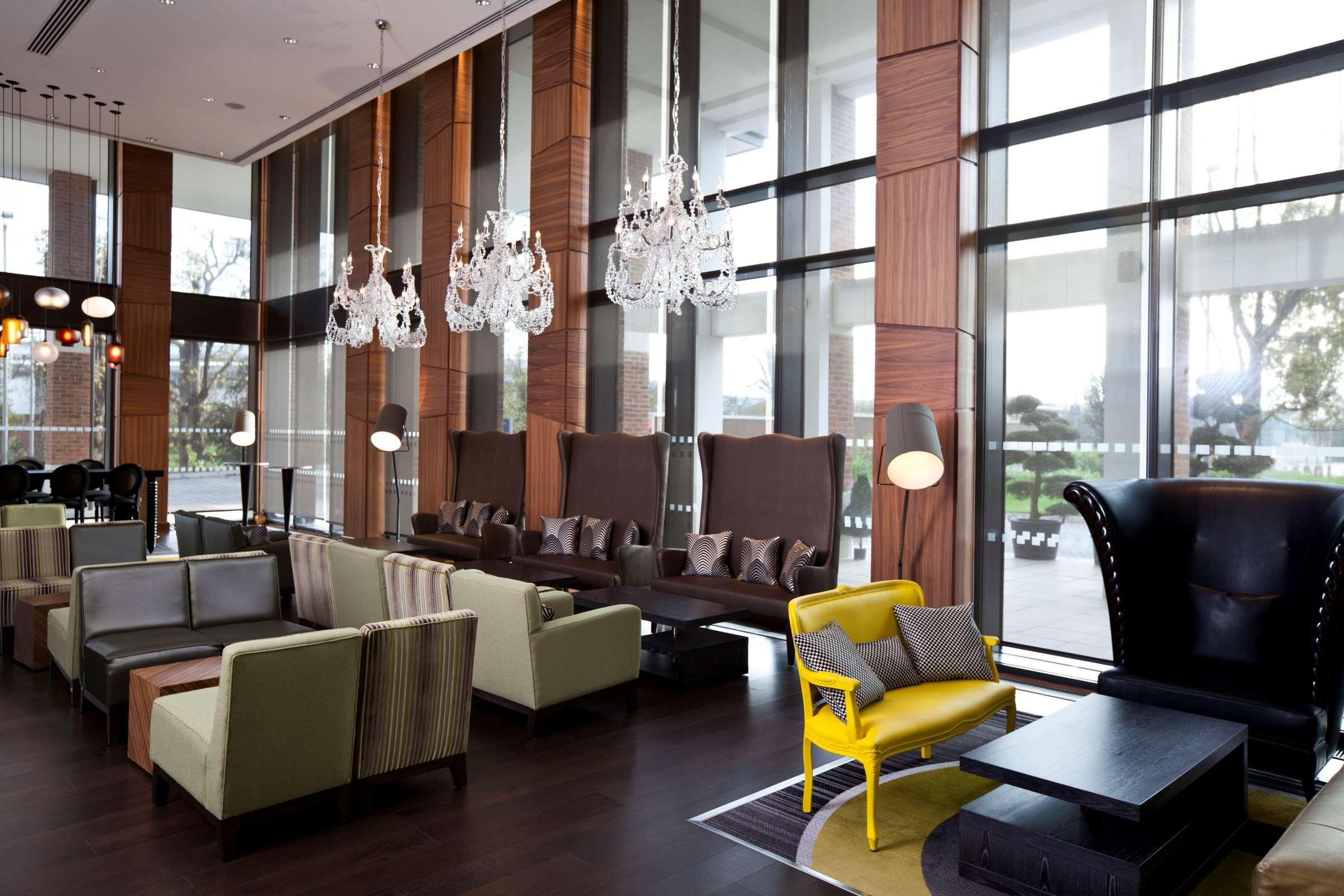 Hilton London Heathrow Airport Terminal 5 Hotel Hillingdon Exterior foto