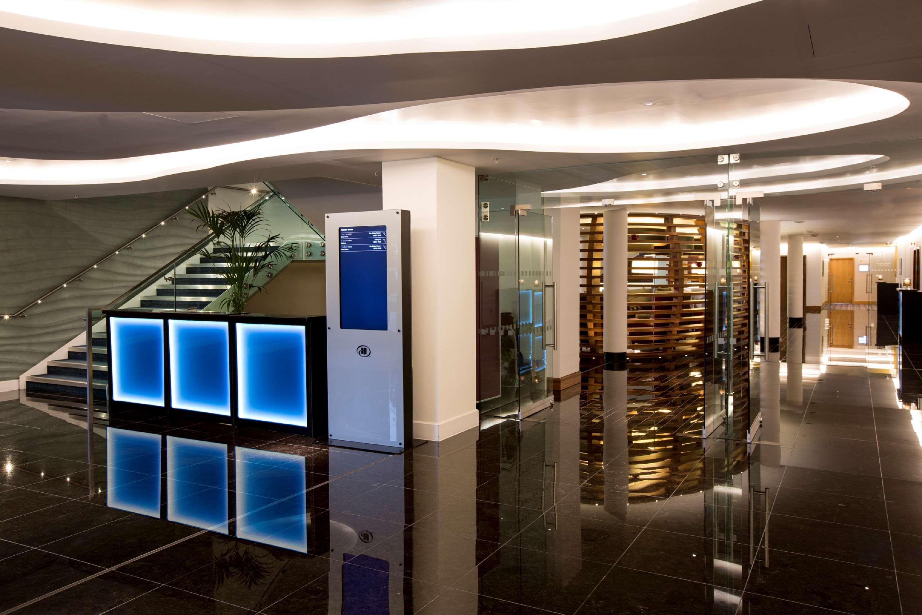 Hilton London Heathrow Airport Terminal 5 Hotel Hillingdon Exterior foto