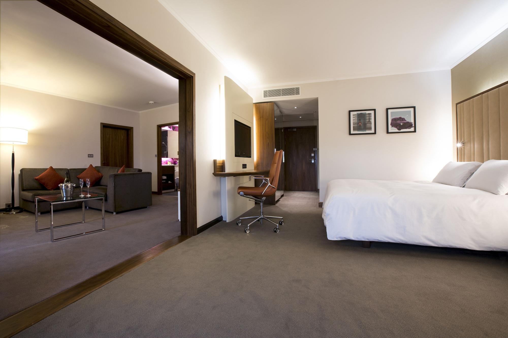 Hilton London Heathrow Airport Terminal 5 Hotel Hillingdon Exterior foto