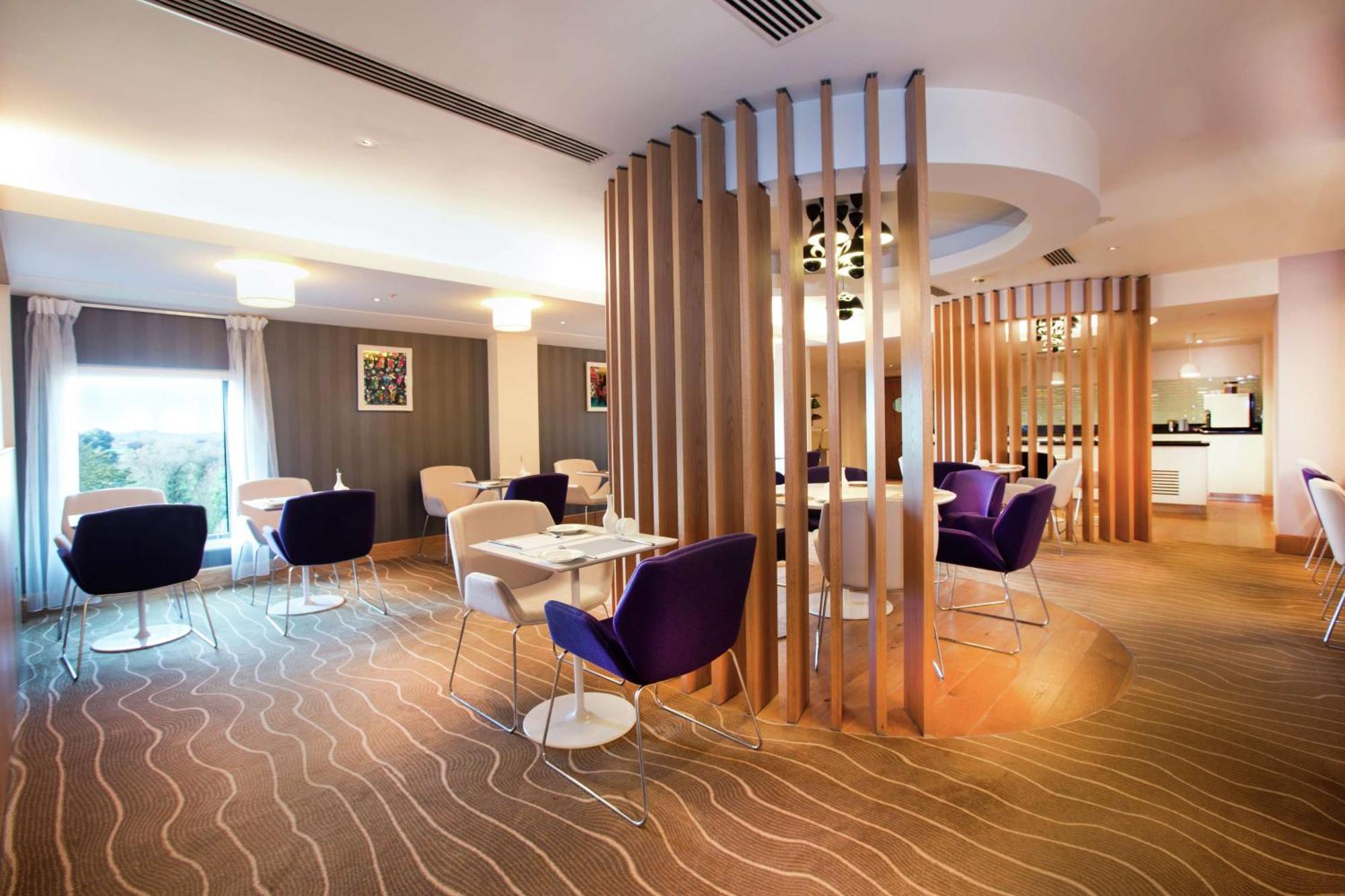 Hilton London Heathrow Airport Terminal 5 Hotel Hillingdon Exterior foto