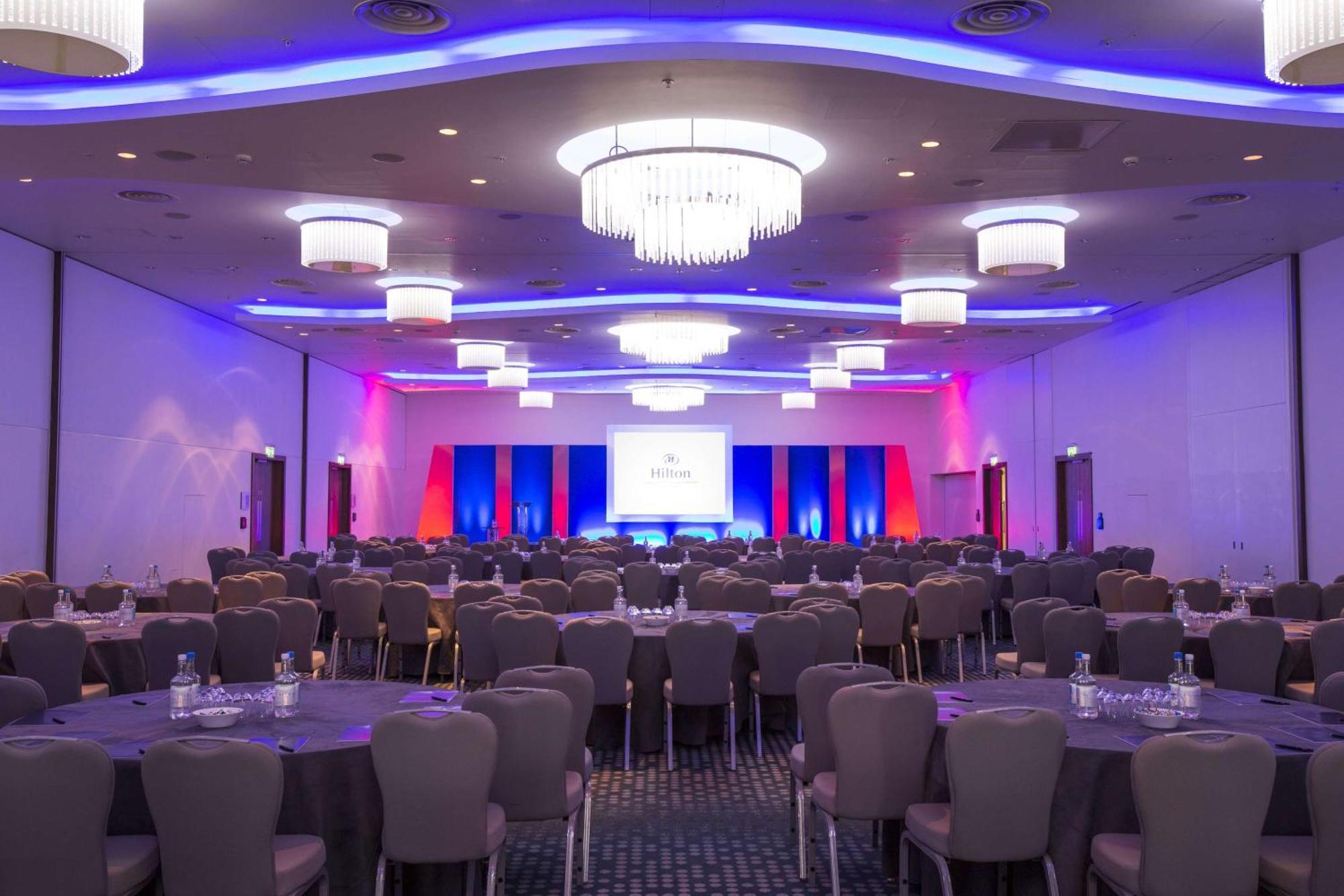 Hilton London Heathrow Airport Terminal 5 Hotel Hillingdon Exterior foto