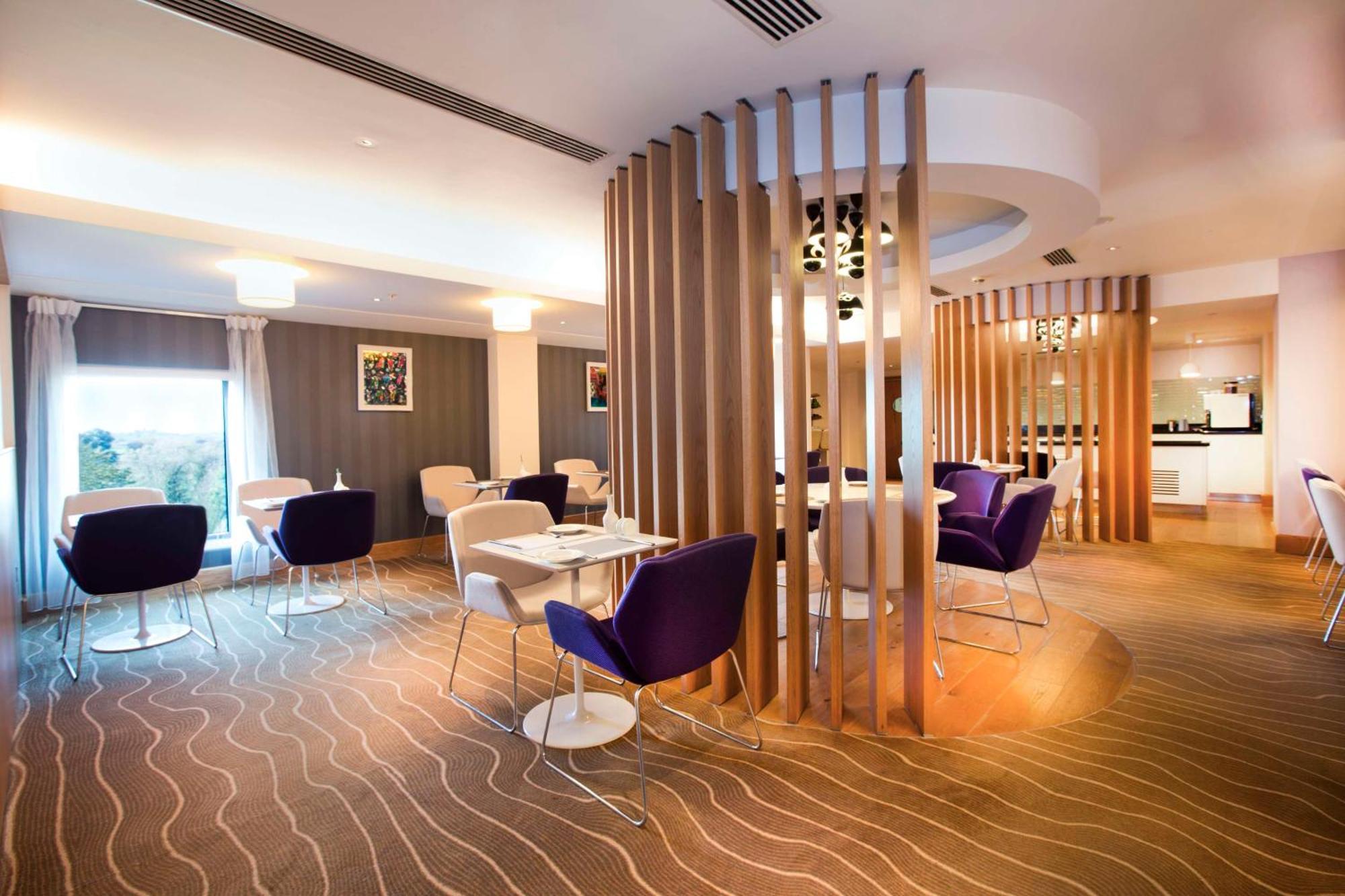 Hilton London Heathrow Airport Terminal 5 Hotel Hillingdon Exterior foto